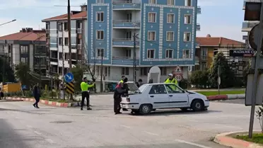 Malkara'da Otomobil ile Kamyonet Çarpıştı: 2 Yaralı