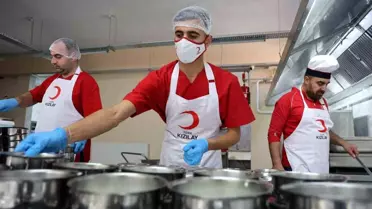 Türk Kızılay Elazığ Şubesi'nden Dev Aşevi: 200 İhtiyaç Sahibine Sıcak Yemek