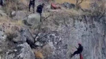 Kayseri İtfaiyesi Uçurumda Mahsur Kalan Keçiyi Kurtardı