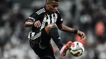 Beşiktaş'ın eski oyuncusu Kenny Arroyo, derbi sonrası Siyah-beyazlı taraftarı çıldırttı