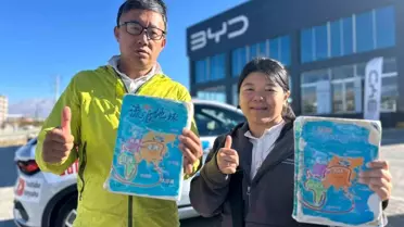 Çinli çift elektrikli araçla Van'da