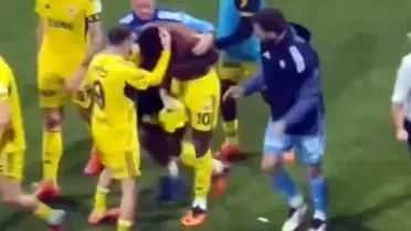 Yorumlar bomba! Kerem Aktürkoğlu Jhon Duran'a zorla secde ettirdi 