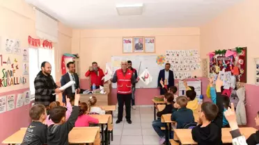 Kızılay'dan Çocuklara Kış Yardımı