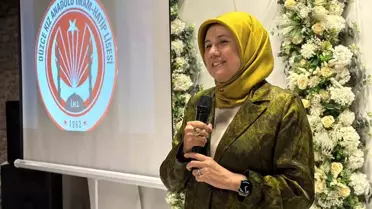 Kızılay Genel Başkanı Yılmaz, Düzce'de 41 yıllık eğitim hayatını noktalayan hocası için düzenlenen veda programına katıldı