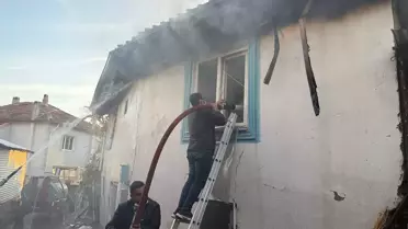 Kütahya'da Yangın: 2 Ev ve 1 Ahır Yandı