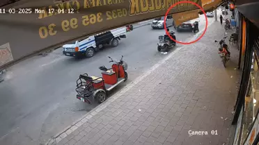 Adana'da Kontrolden Çıkan Araç Marketi Duvardan Girdi