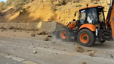 Ovacık Yolunda Kaya Düşüm Çalışması