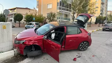 Uşak'ta Trafik Kazası: Anne ve Kızı Yaralandı