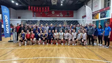 Düzce'de Genç Kızlar Voleybol Liginde Şampiyon Düzce Voleybol A Takımı