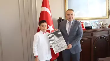 Anamur Kaymakamı Kemal Duru resim yarışmasında dereceye giren öğrenciyi ağırladı