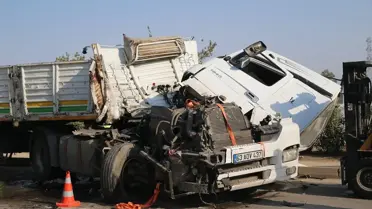 Antakya'da Kaza: Tır Yol Temizleme Aracına Çarptı