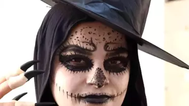 Antalya'da Kadınlara Yeni Meslek İmkanı: Sahne Makyajı Kursu