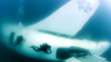 Kuşadası'ndaki Batık Uçak, Turistlerin İlgi Odağı Olmaya Devam Ediyor