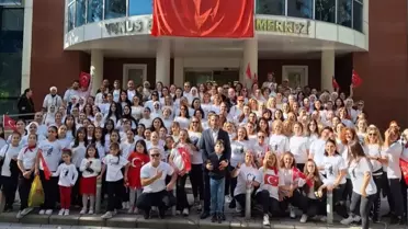 Cumhuriyet'in 102. Yılı Sarı Zeybek ile Kutlandı