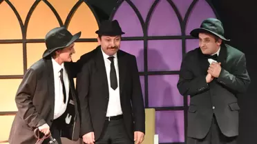 Tiyatrodan Sahipsiz Hayvanlara Destek