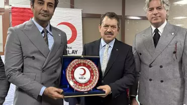 İzmir Adliyesi'nden Kızılay'a Kan Bağışı