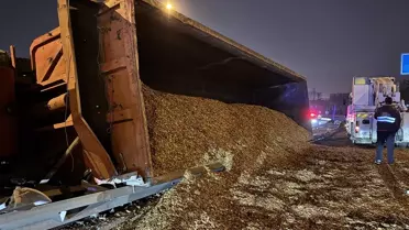 Yonga Taşıyan Tır Devrildi