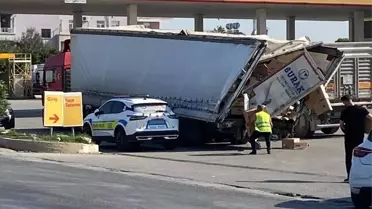 Mersin'de Tır ve Kamyon Çarpıştı