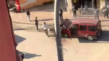 Osmaniye'de araç yandı, esnaf facianın önüne geçti