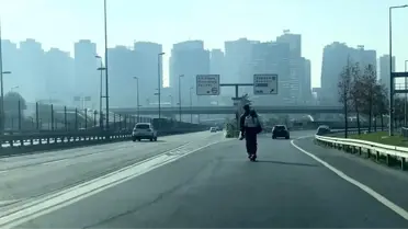 Otoyolda Tehlikeli Scooter Yolculuğu