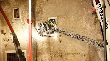 Roma'da Tarihi Kulede Çökme: İşçi 11 Saatte Kurtarıldı