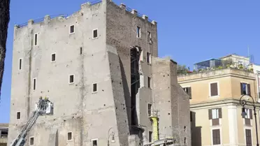 Torre dei Conti'de Çökme: 66 Yaşındaki İşçi Hayatını Kaybetti