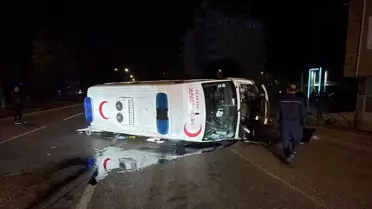 Atakum'da Ambulans Oto Çarpışması: 5 Yaralı