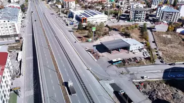 Sivas'ta Viyadük Sorunu: Esnaflar Uçan Araç Bekliyor