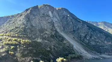 Artvin'de Kaya Düşmesi Panik Yarattı