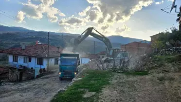 Sındırgı'da Deprem Yaraları Sarılıyor