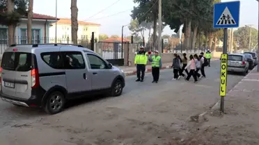 Manisa'da Okul Önlerinde Yaya Geçidi Denetimi