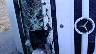 Bitlis'te Tır Devrildi: 1 Yaralı