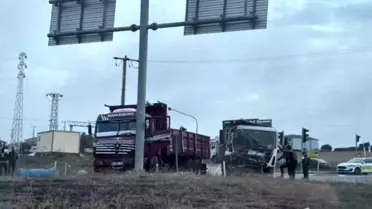 Tekirdağ'da Kamyon Çarpışması: 2 Yaralı