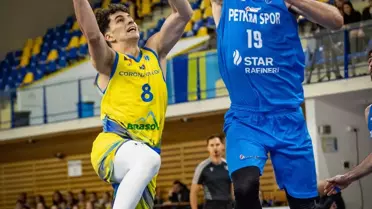 Petkimspor Liderliğini Sürdürüyor