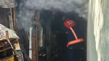 Boyabat'ta Evde Yangın Çıktı, Maddi Hasar Oluştu