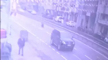 Sürücüsüz Motosiklet Kaldırıma Çarptı