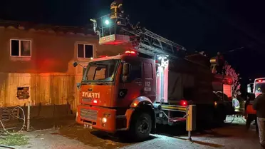 Uşak'ta Yıldırım Düşmesi Sebebiyle Yangın Çıktı