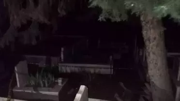 Ünlü iş insanı mezarlıkta asılı halde ölü bulundu