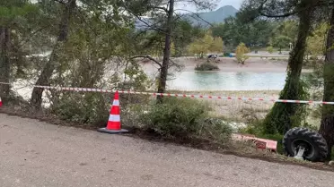 Manavgat'ta İş Makinesi Devrildi, Operatör Yaralandı