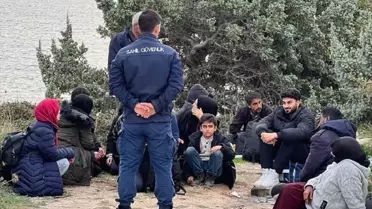 Çeşme'de 24 Düzensiz Göçmen Yakalandı
