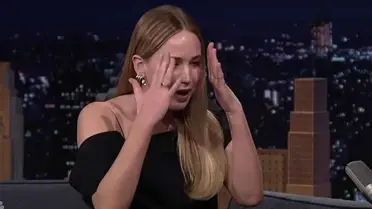 Jennifer Lawrence canlı yayında gözyaşlarına boğuldu