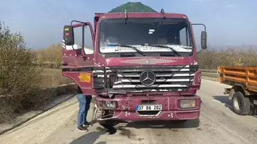 Kastamonu'da Kamyon Otomobile Çarptı: Sürücü Ağır Yaralandı