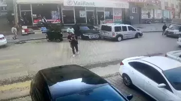 Osmaniye'de Kontrolden Çıkan Araç Park Halindeki Araca Çarptı