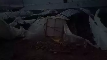 Mersin'de Hortum Seralara Zarar Verdi