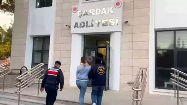 Şantaj skandalında kadın gardiyan ve sevgilisi tutuklandı