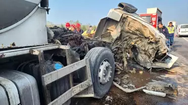 Bursa'da Süt Tankeri Tıra Çarptı