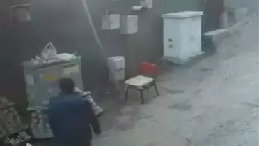 Hikmet Amca'ya Hayırsever Cep Telefonu Hediye Etti