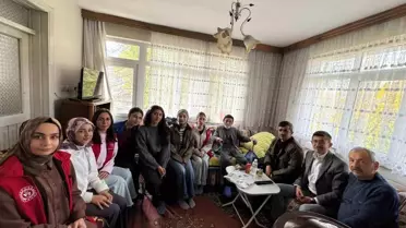 Öğrenciler 100 Yaşındaki Çetin'i Ziyaret Etti