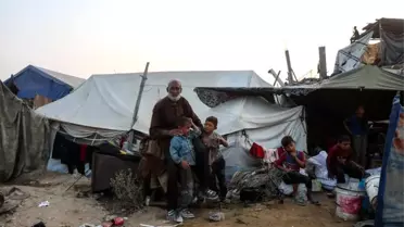 Gazze'de Filistinliler Hayatta Kalmaya Çalışıyor