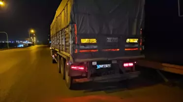 Çorum'da Tırla Çarpışan Otomobilde 2 Yaralı